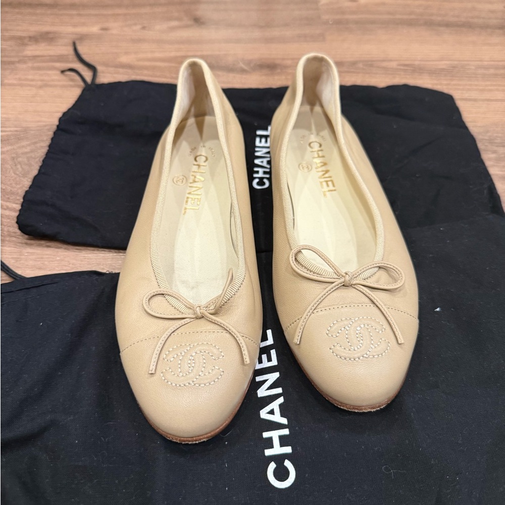 CHANEL beige ballet flats - Picture 5 of 9